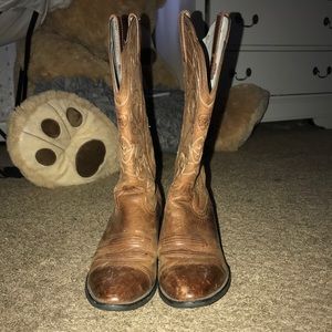 Women’s 8 and 1/2 Ariat Cowboy Boots